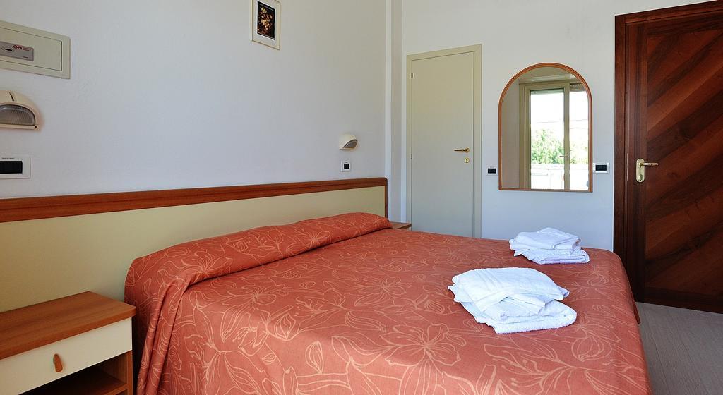 Hotel Bamar Pinarella Exterior photo