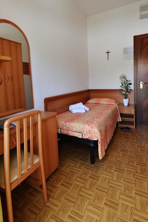 Hotel Bamar Pinarella Exterior photo