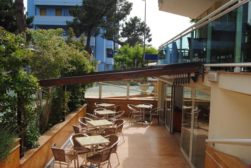 Hotel Bamar Pinarella Exterior photo