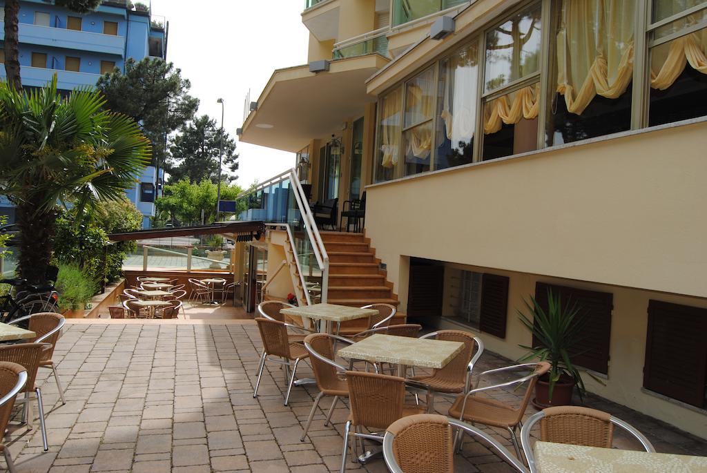 Hotel Bamar Pinarella Exterior photo